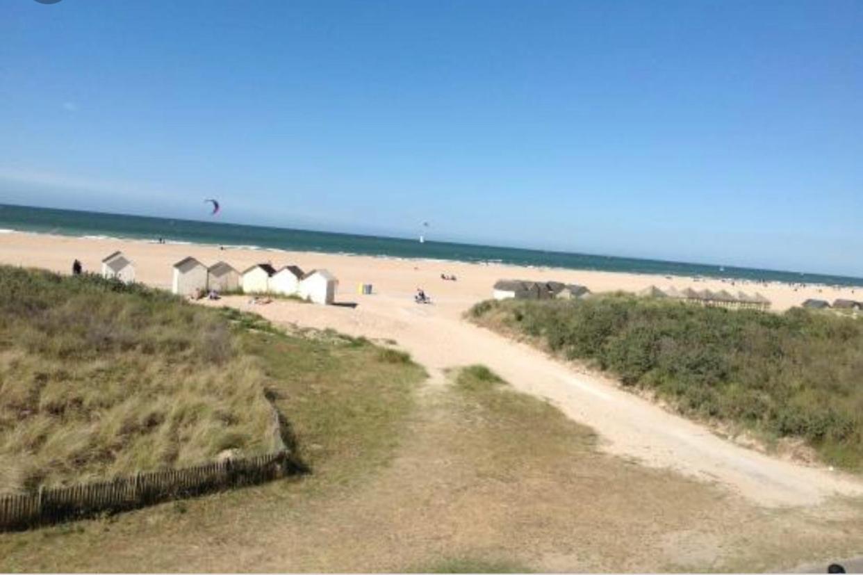 Le Riva Plage Appartement Ouistreham Exteriör bild